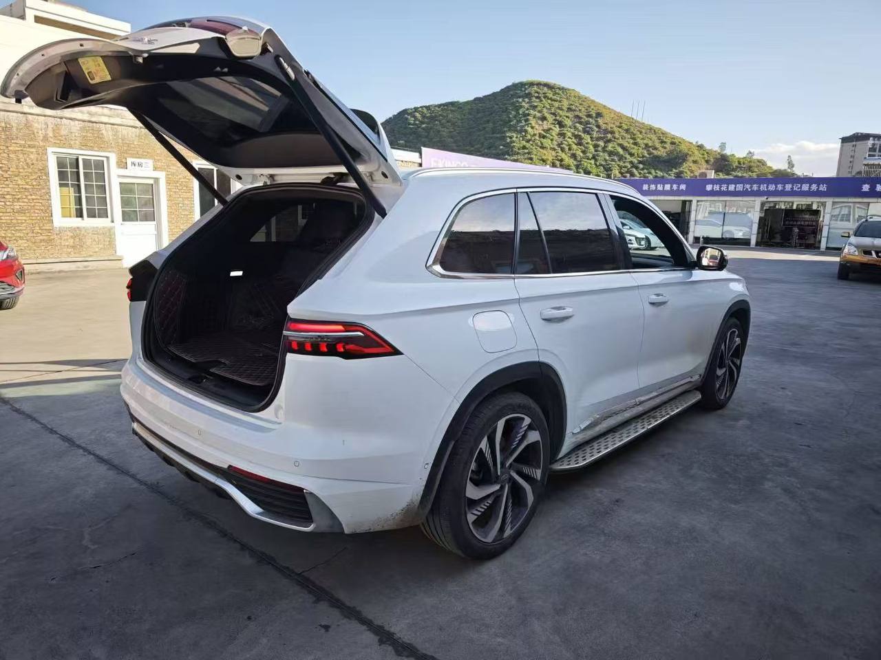 Geely Monjaro 2021