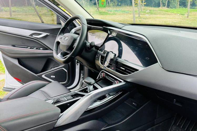 Geely Tugella 2021