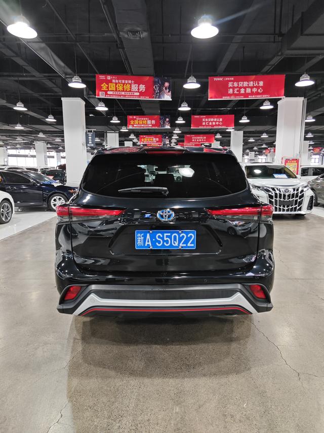 TOYOTA HIGHLANDER HYBRID Premium Edition 2022