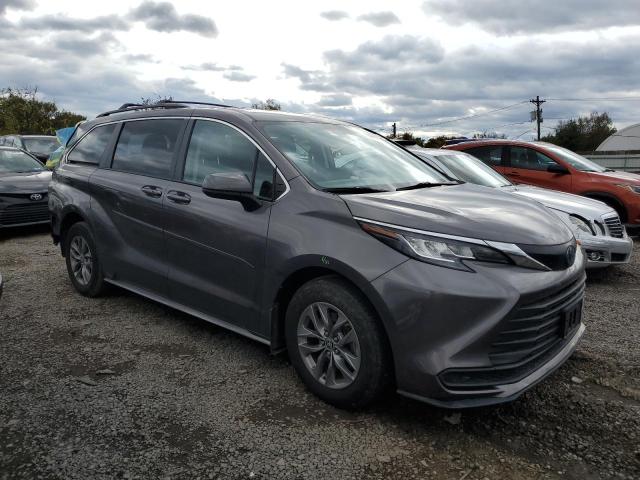 TOYOTA SIENNA LE 2022