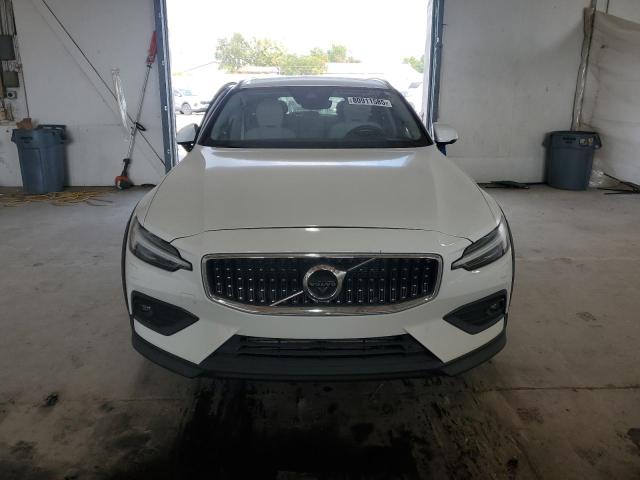 VOLVO V60 CROSS COUNTRY 2022