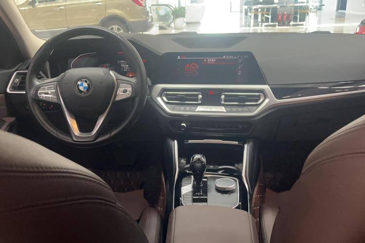 BMW 3 Series 320i 2021