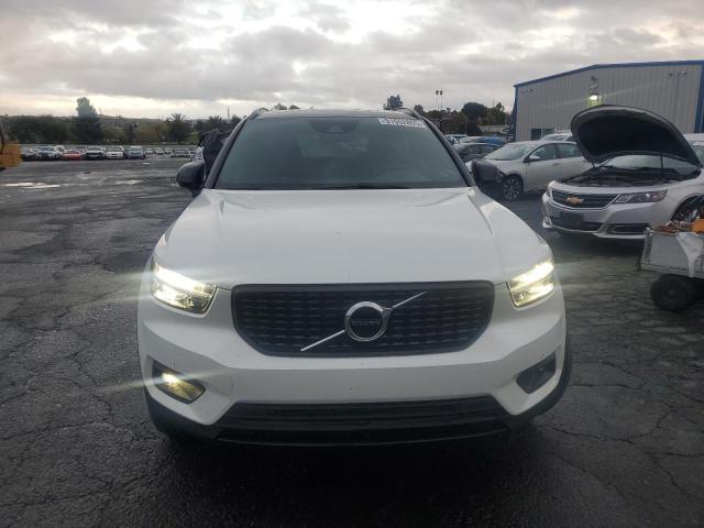 VOLVO XC40 T4 R-DESIGN 2021