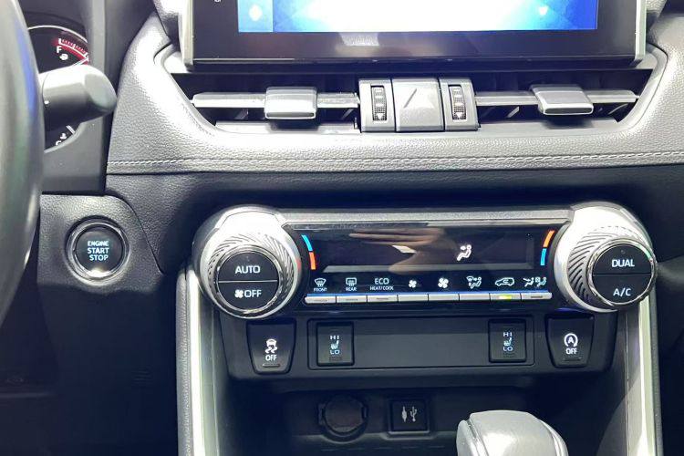TOYOTA RAV4 2021