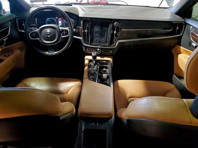 VOLVO S90 T6 MOMENTUM 2019
