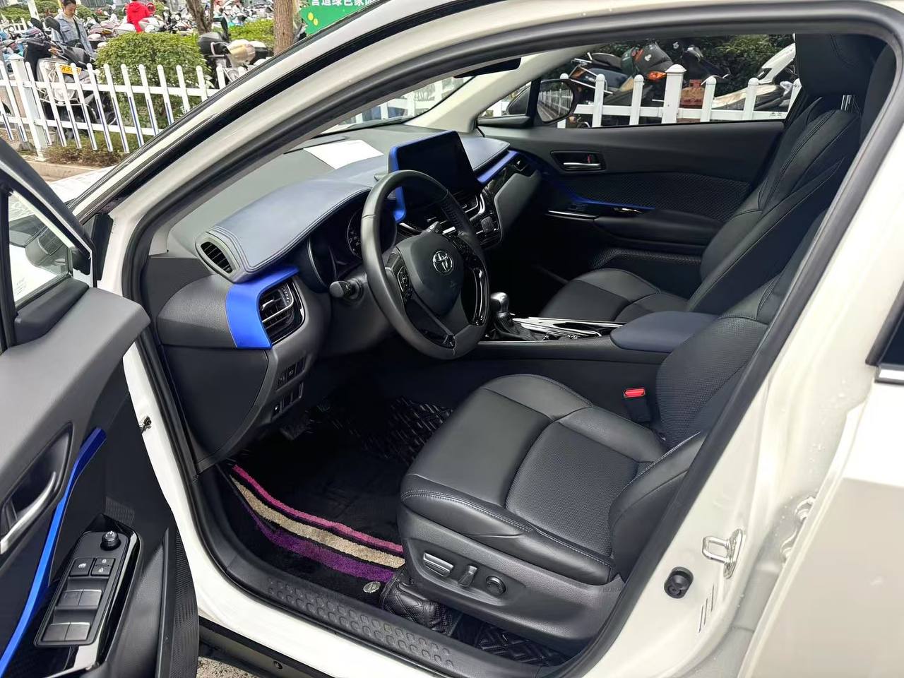 TOYOTA C-HR Deluxe Edition 2021