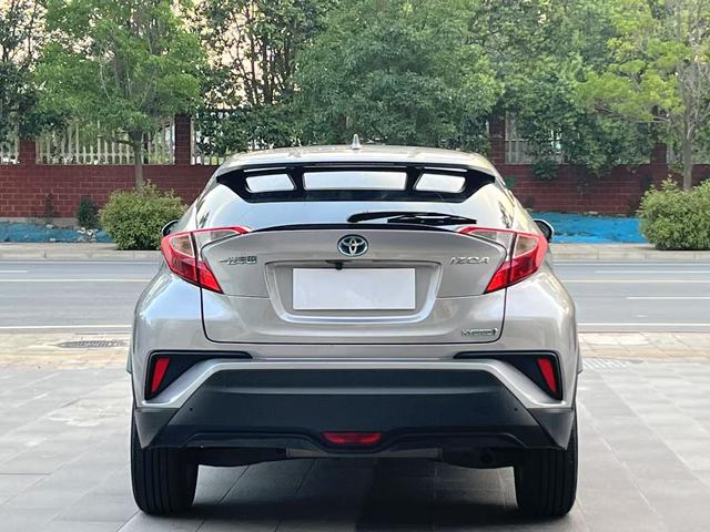 TOYOTA C-HR 2021