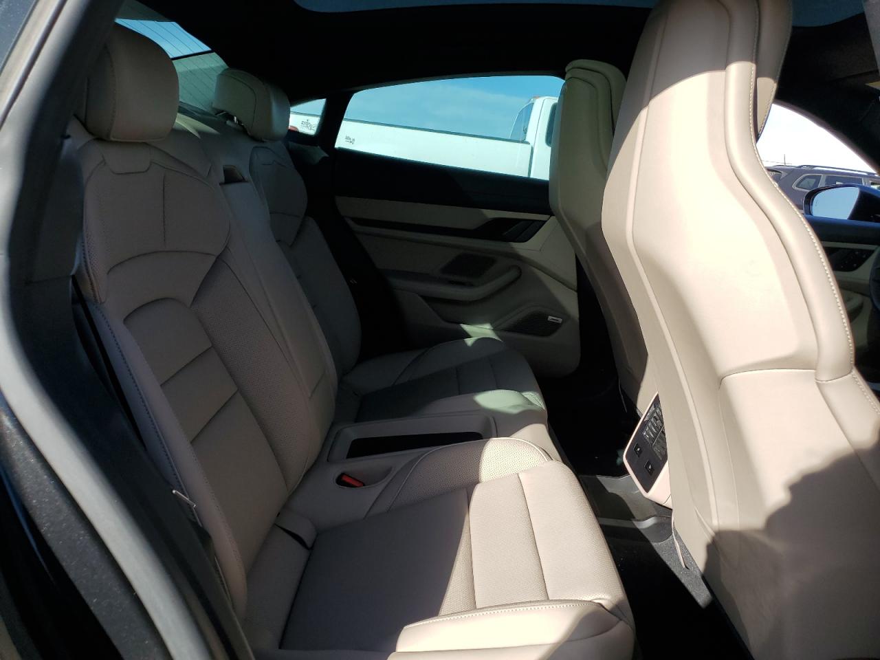 PORSCHE TAYCAN 2022