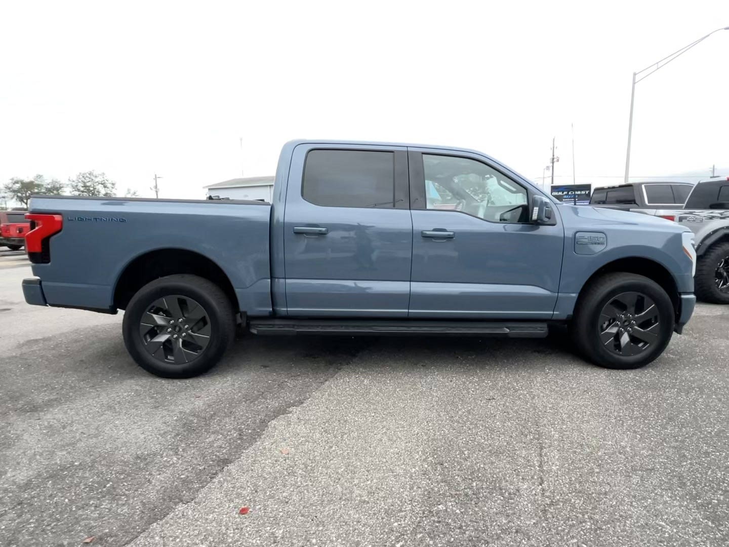 Ford F-150 Lightning LARIAT 2023