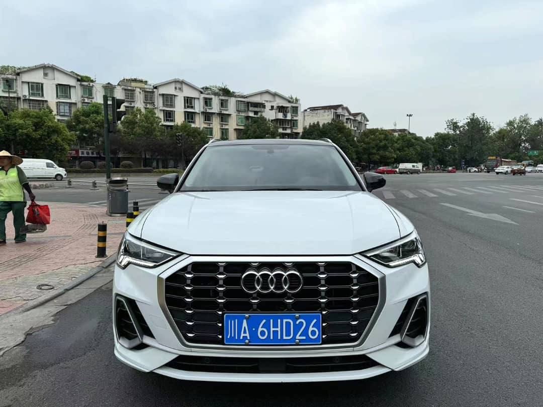 AUDI Q3 2021