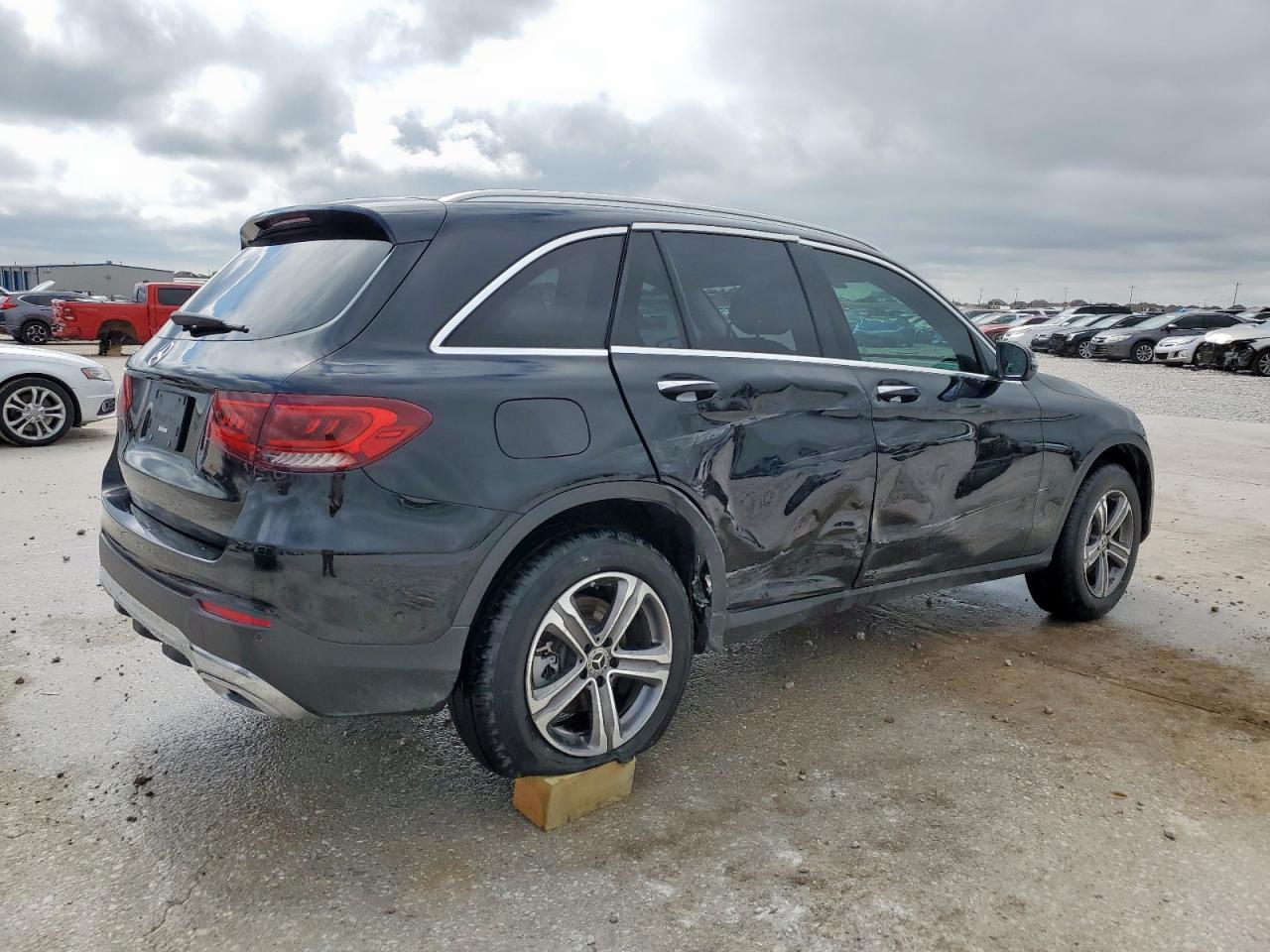 MERCEDES-BENZ GLC 300 2022