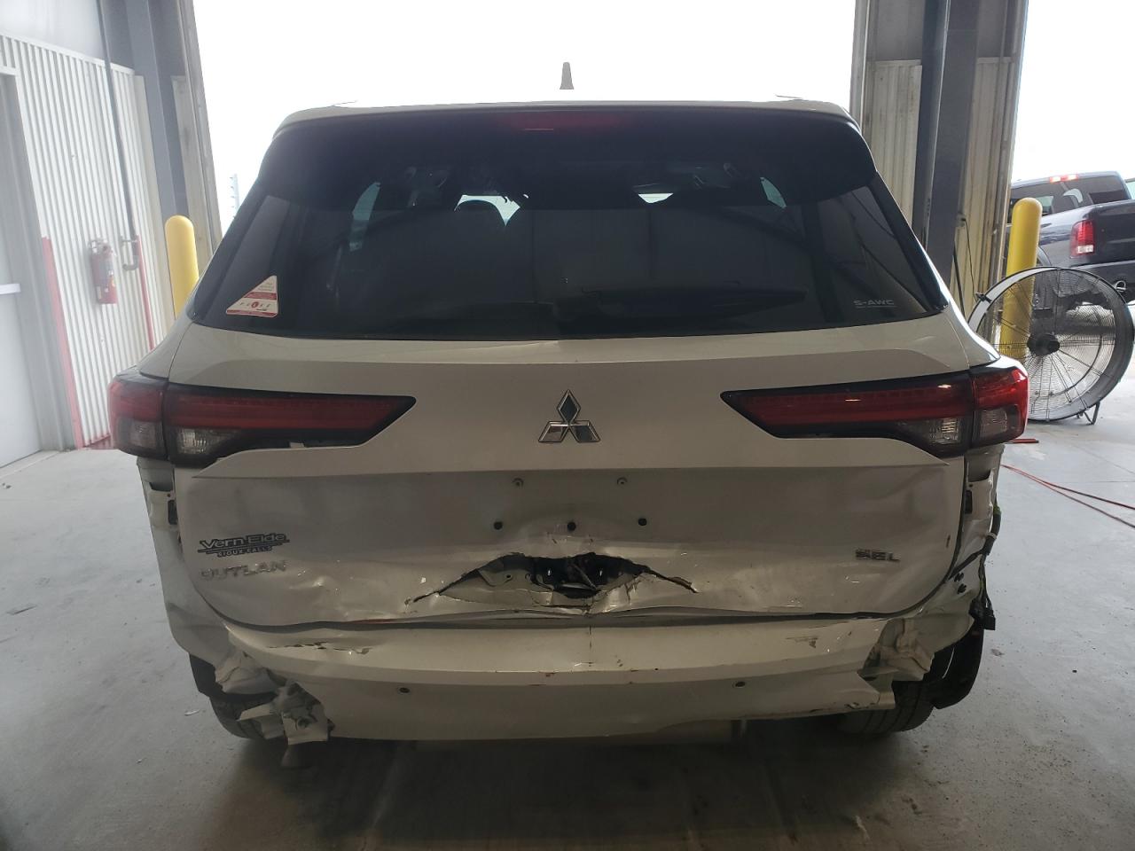 MITSUBISHI OUTLANDER SEL 2023