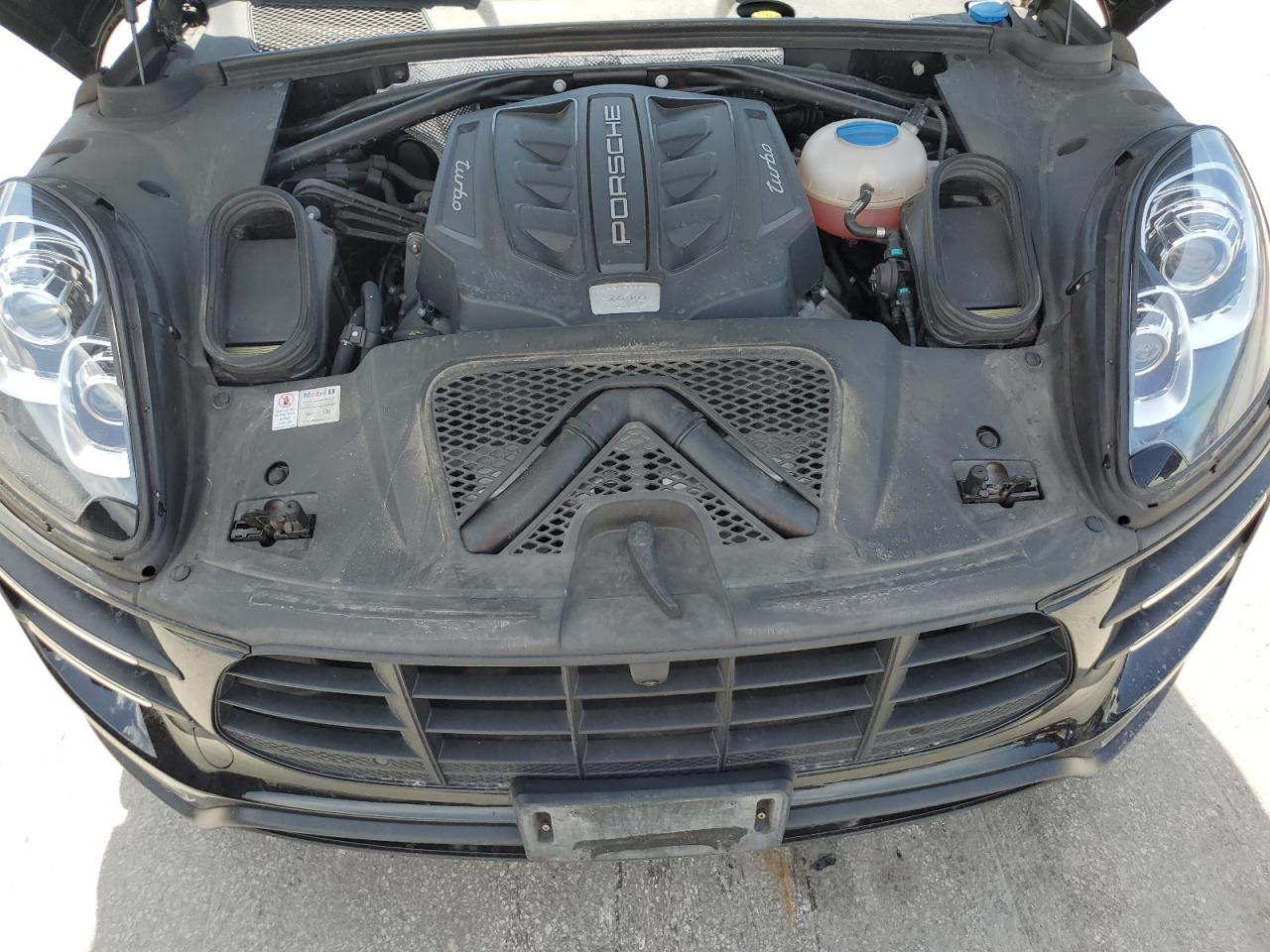 PORSCHE MACAN TURBO 2016