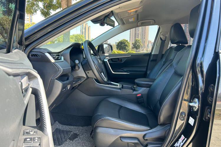 TOYOTA RAV4 2021