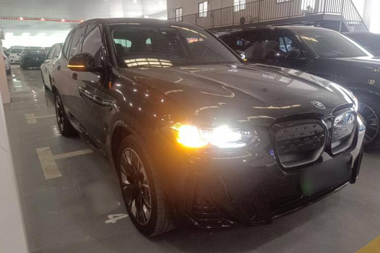 BMW iX3	2023