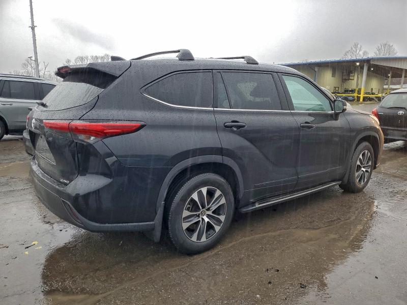 TOYOTA HIGHLANDER XLE 2021
