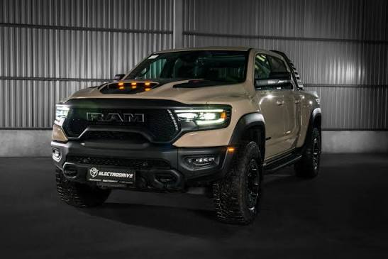 Топ-лоты из США: Land Rover Discovery и RAM 1500 — август 2026